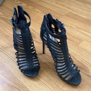 Black Vince Camuto cage 4” stilettos. Size 8&1/2. Good condition.